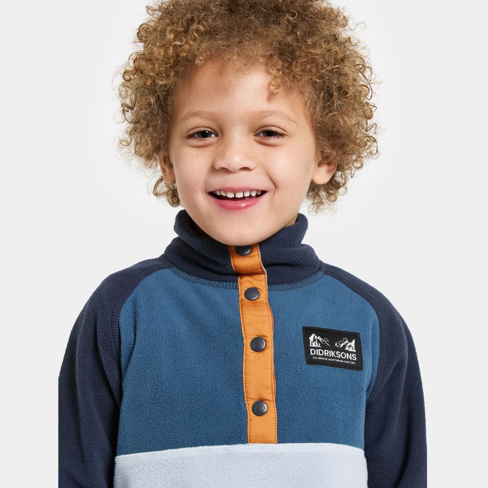Didriksons Monte Half Button Kids Fleece - Cloud Blue. Boys Fleece