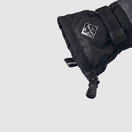 Hestra Gauntlet Czone Kids Ski Gloves - Graphite and Black (32530). 
Warm, waterproof and breathable kids ski gloves